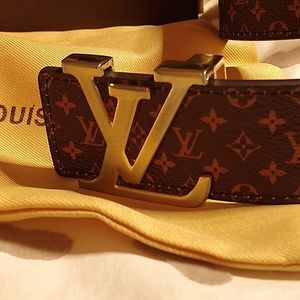 Designer belt waist size 28 to 32  never used with